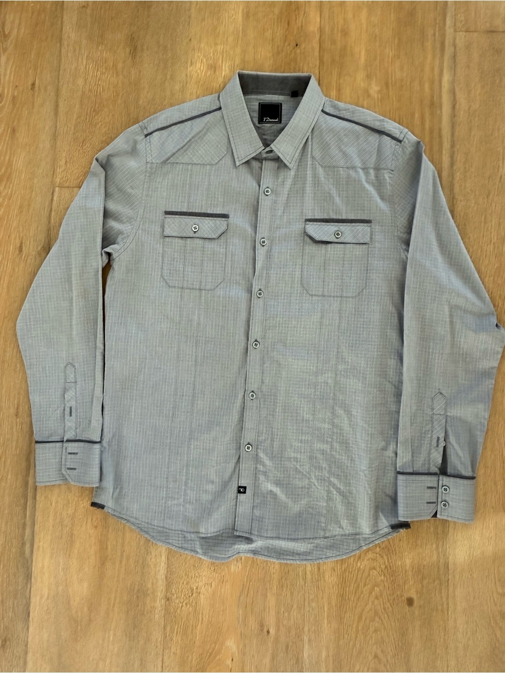 7 Diamonds Men's Light Gray Button-Down Shirt with Chest Pockets